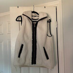 NWT Abercrombie & Fitch Sherpa Vest